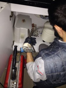 tıkanmış-lavabo-giderini-makina-ile-açan-firma